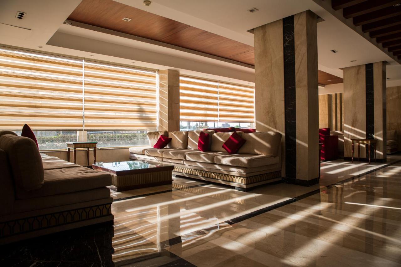 Tiba Pyramids Hotel ギーザ エクステリア 写真