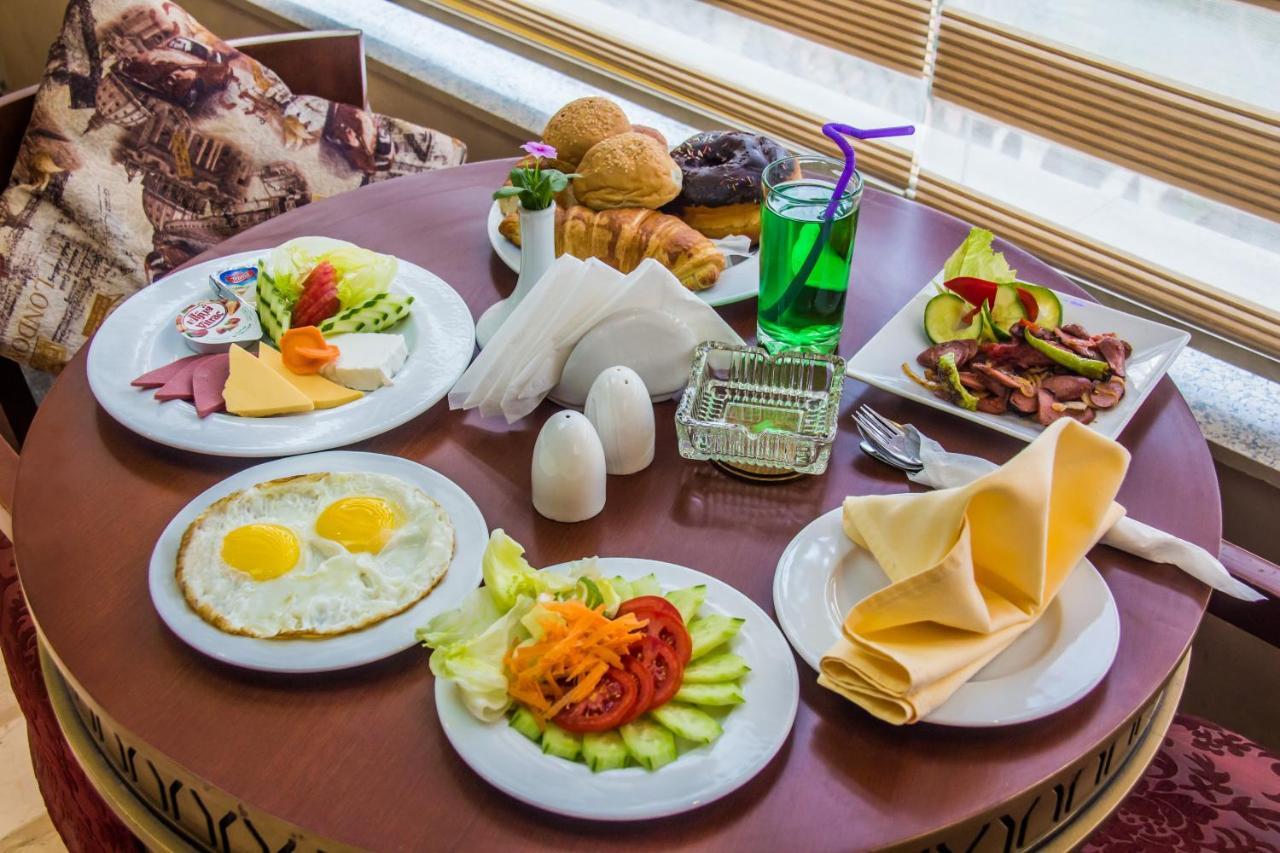 Tiba Pyramids Hotel ギーザ エクステリア 写真