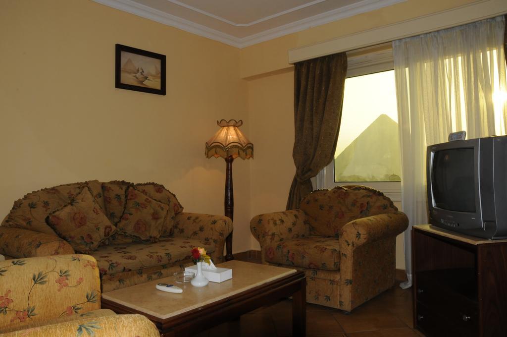 Tiba Pyramids Hotel ギーザ エクステリア 写真