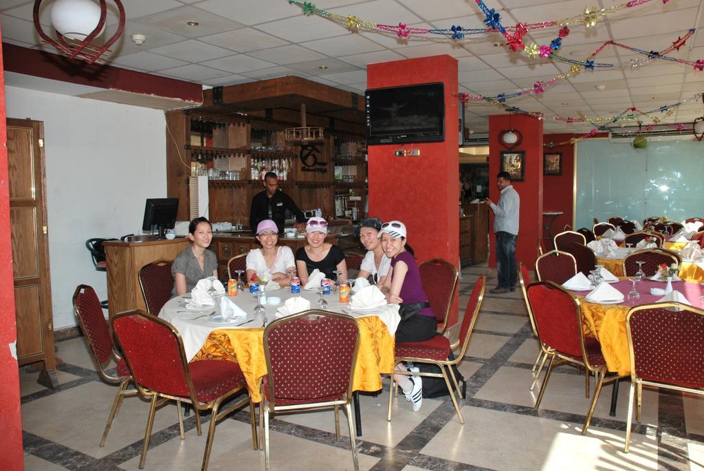 Tiba Pyramids Hotel ギーザ エクステリア 写真