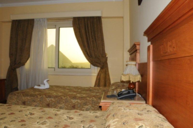 Tiba Pyramids Hotel ギーザ エクステリア 写真